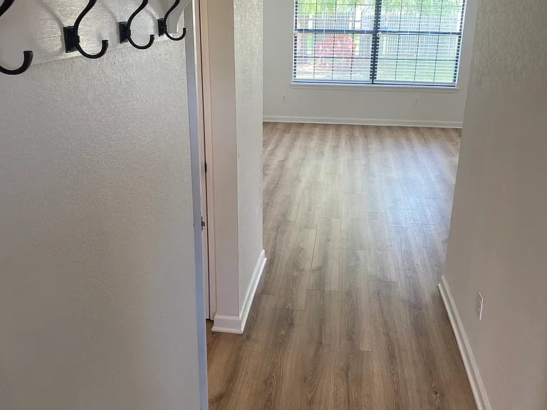 1433 Buena Vista Cir — Photo 3