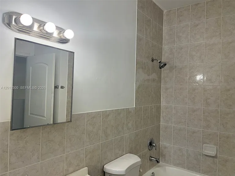 1020 SW 4th St #102 — Photo 10