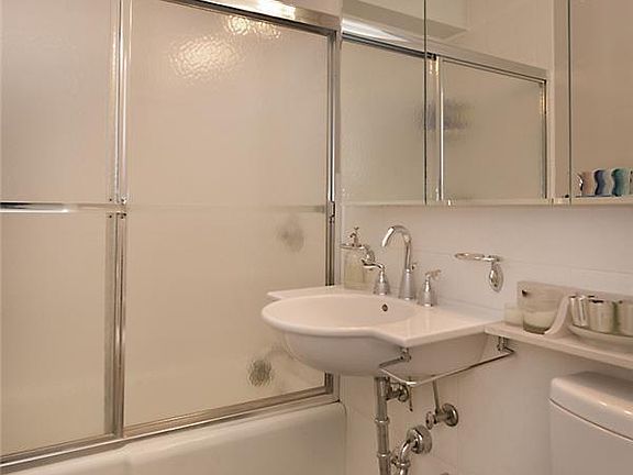 5th image of 345 E 86th St APT 5B