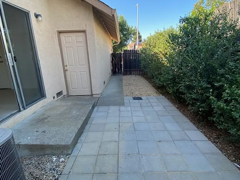 1118 Woodridge Dr — Photo 9