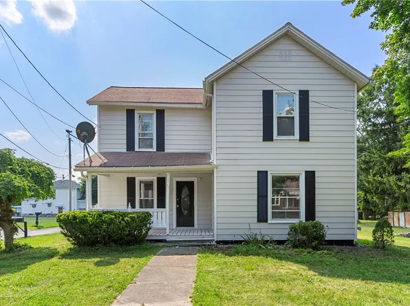 37 Hamburg Rd, Greenville, PA 16125