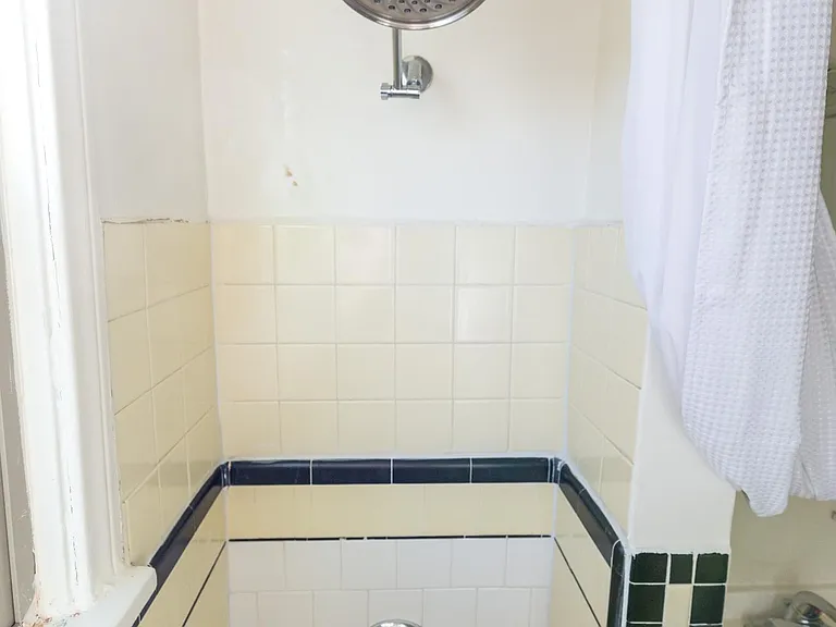 Bath tub and shower