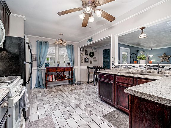 3rd image of 1013 Simmons Street