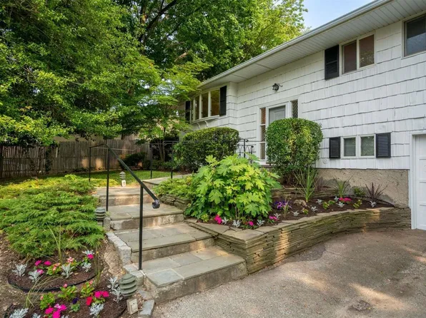 5 Glenola Avenue, Sea Cliff, NY 11579