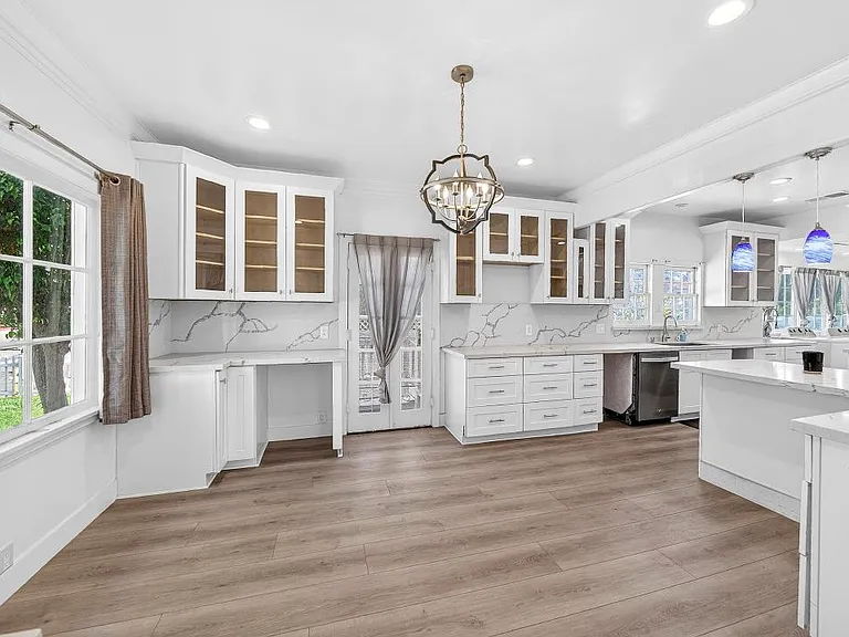 1884 Bonita Ave — Photo 10