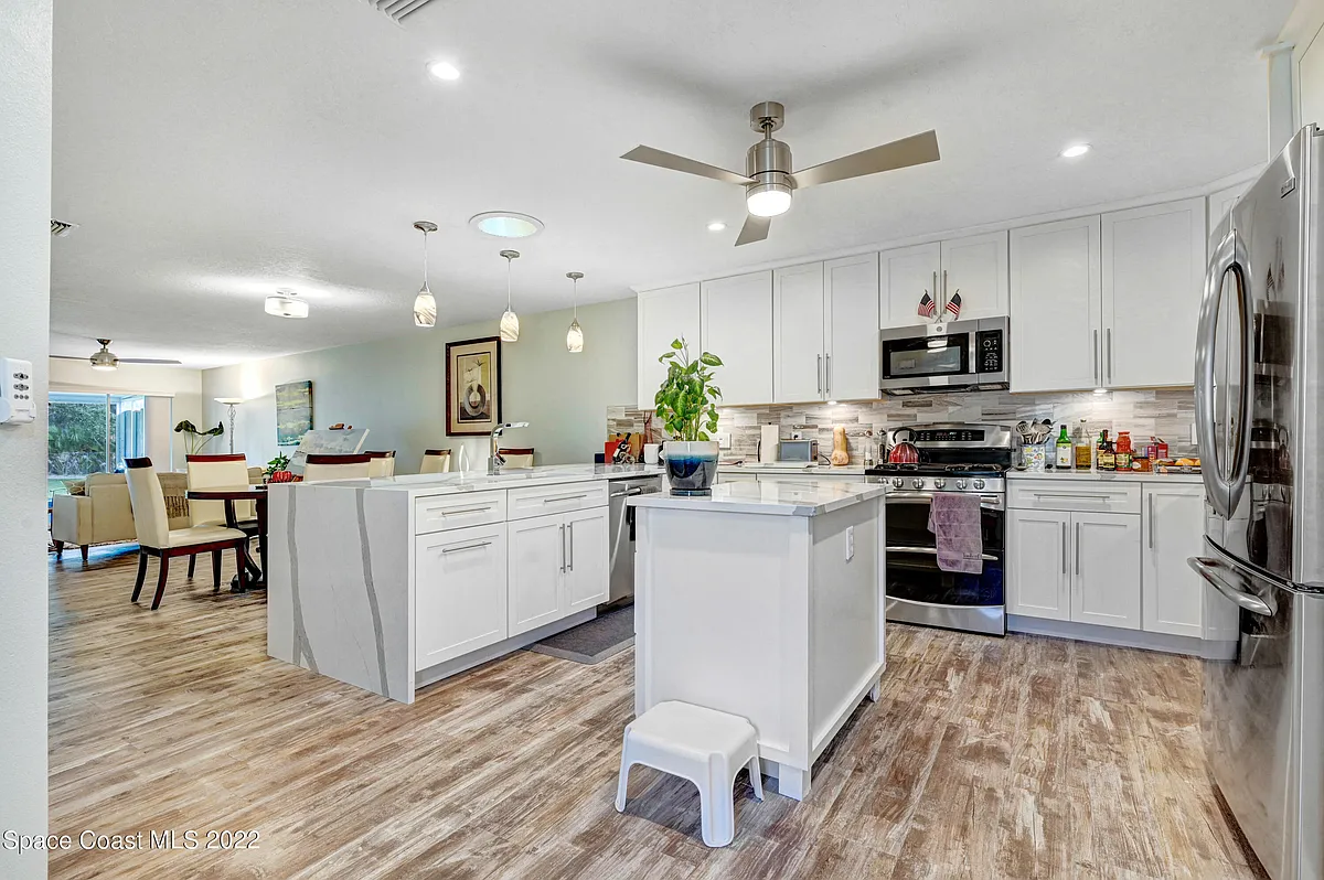 Building Photo - 156 Plover Ln #127