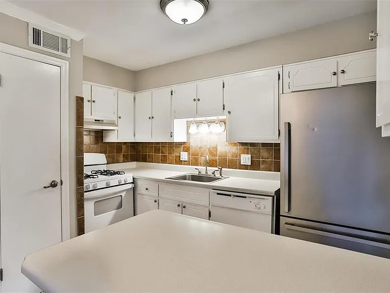 1041 N Clay Ave #C-20 — Photo 14