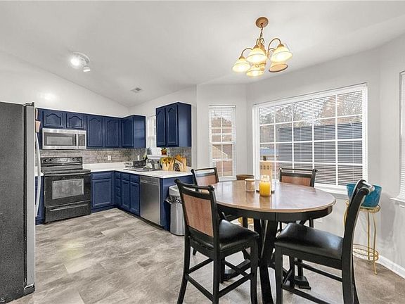 3rd image of 3565 Cortland Dr