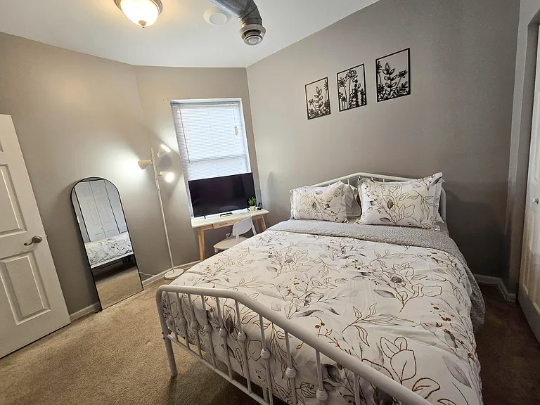 E 65th Pl — Photo 2