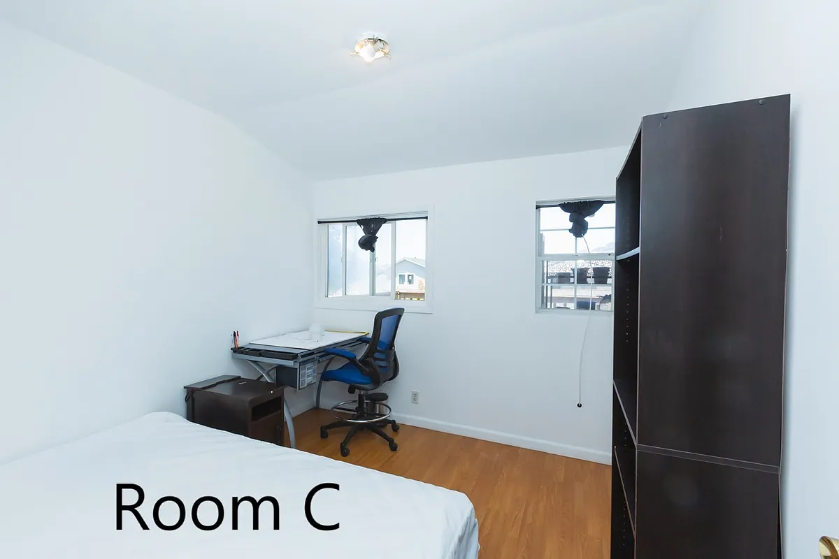 Building Photo - 322 Lisbon St #1C