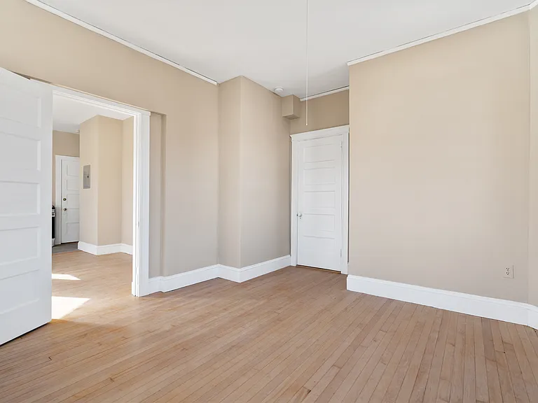 Pleasant Court — Photo 10