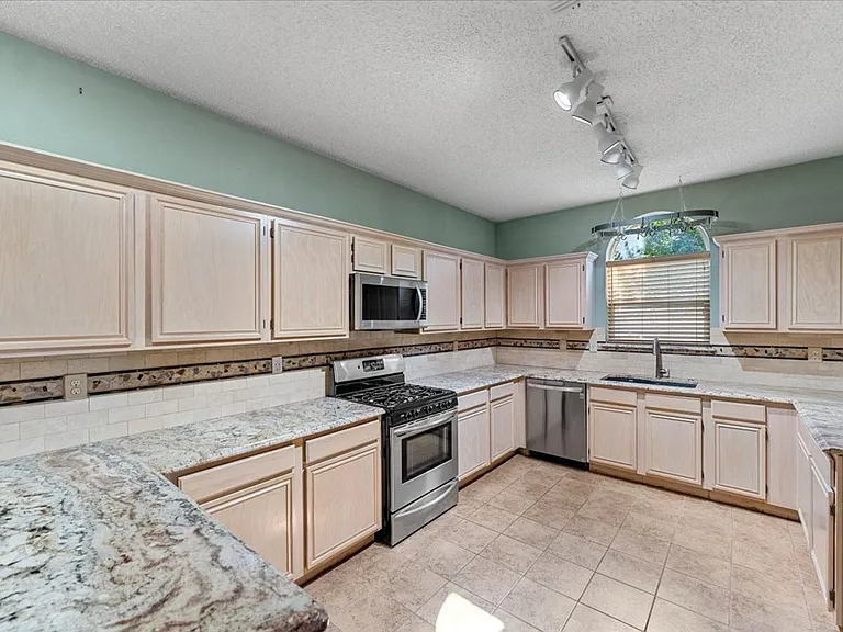 6752 Macintosh Dr — Photo 17