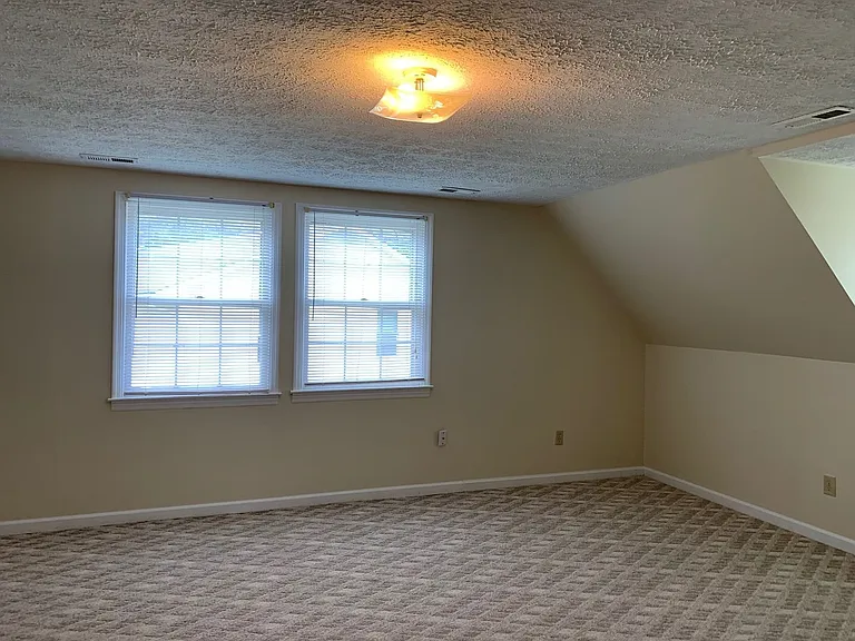 208 Woodbine Dr — Photo 13