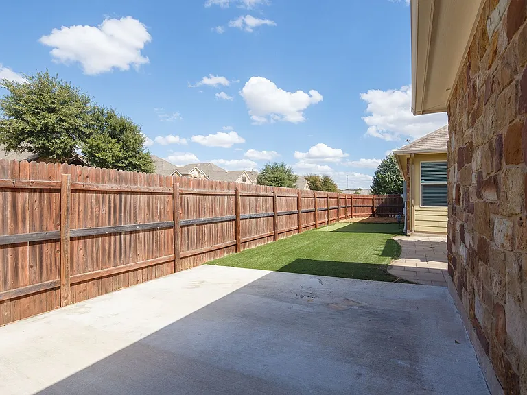 102 Preston Trl — Photo 18