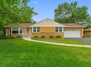 6450 Willow Springs Rd, La Grange Highlands, IL 60525