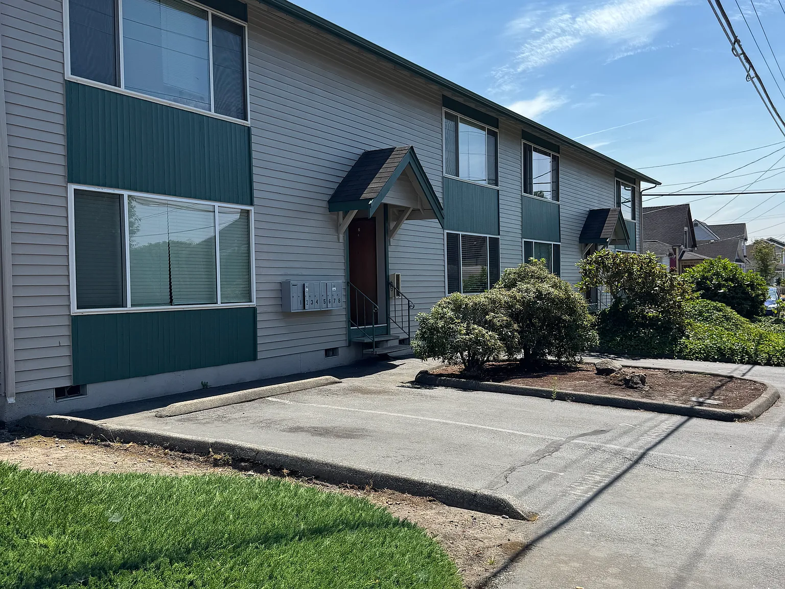 2702 Everett Ave — Photo 1