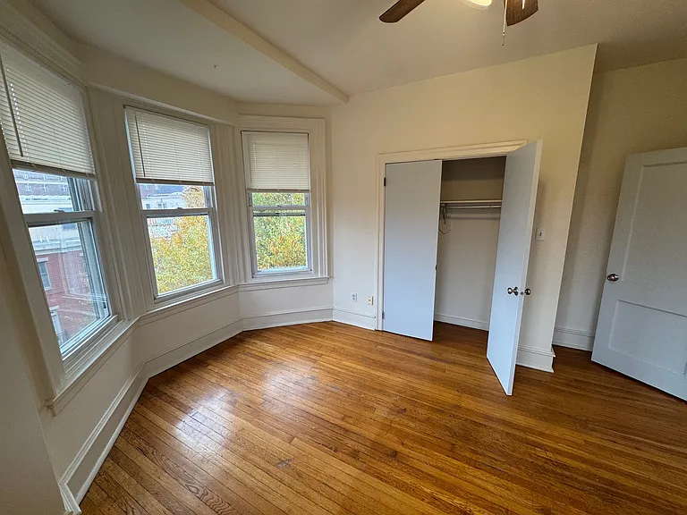 602 N 16th St #4T — Photo 5