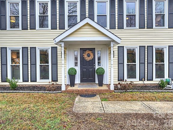 3rd image of 10233 Fairway Ridge Rd