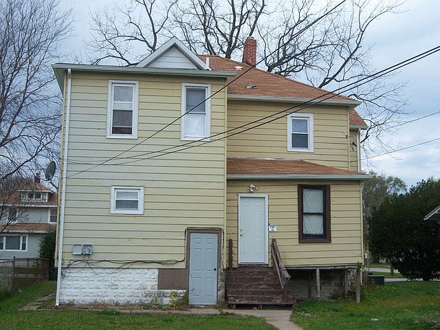 2nd image of 882 N Schuyler Ave