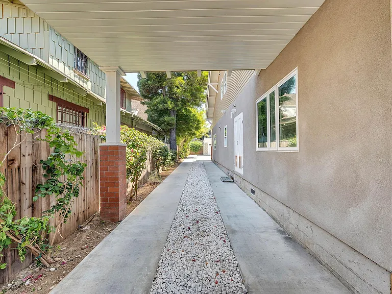 2880 W 14th St — Photo 24