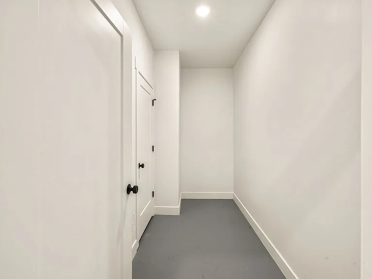 4025 Boardwalk Rd — Photo 41