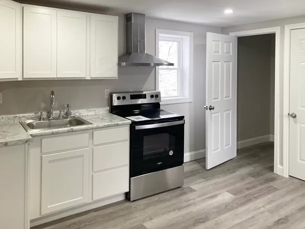 3 bed, $1,825 — Photo 2