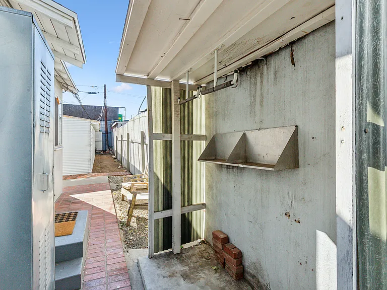 10918 1/2 Blix St — Photo 12