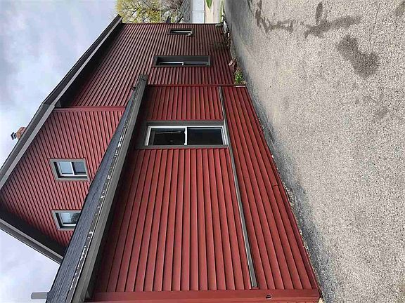3rd image of 418 E Centerway St