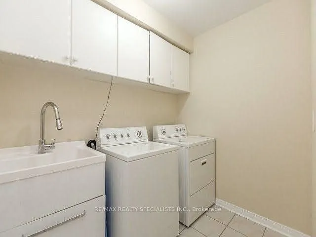 114 River Rock Cres — Photo 10