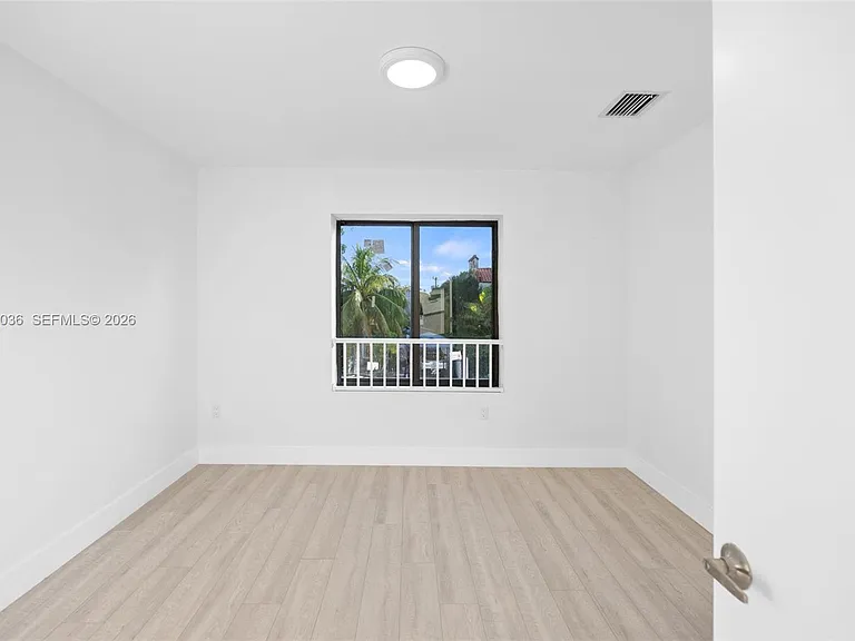 1721 SW 13th St #4 — Photo 11