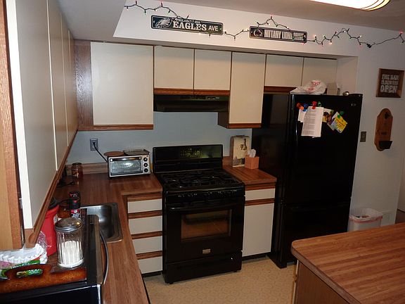 Plenty of Cabinets- Full Size Fridge