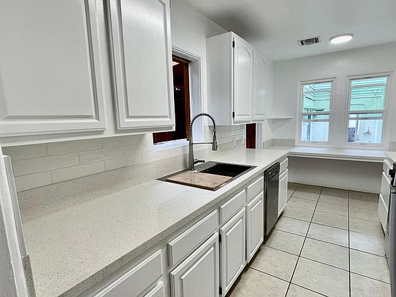 2nd image of 4638 Larkspur St