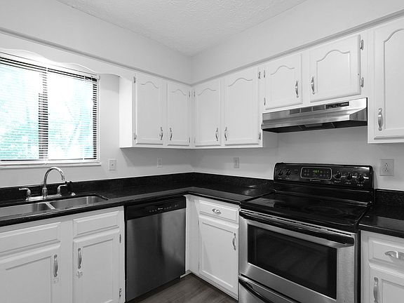 5th image of 3907 Cedric Ln