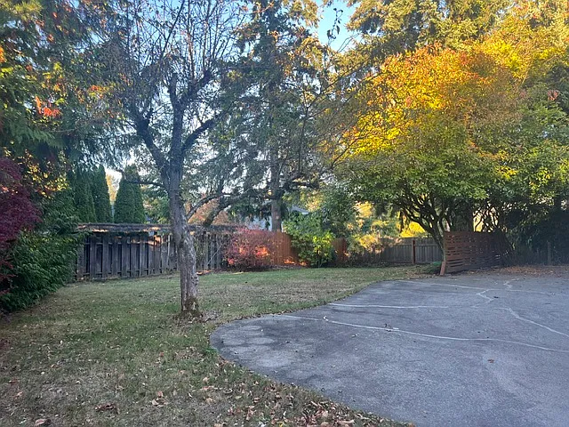4 bed, 2.5 bath, 2210 sqft, $3,900 — Photo 2