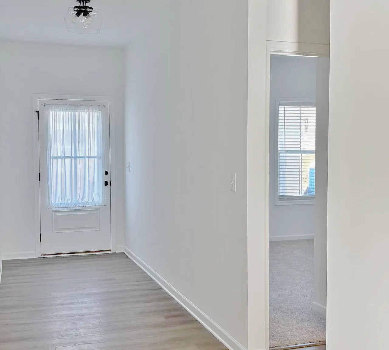 5 bed, 2843 sqft, $2,700 — Photo 3