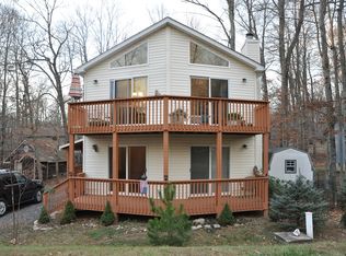 135 Tomhickon Ct, Pocono Lake, PA