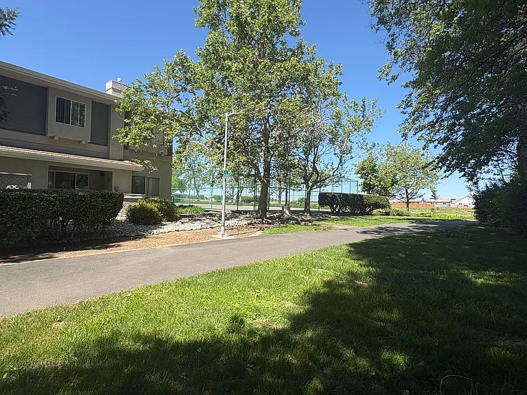 Saratoga West Apartments — Photo 22