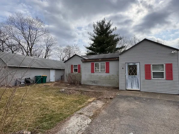 8 Locust Dr, Plainfield, IN 46168
