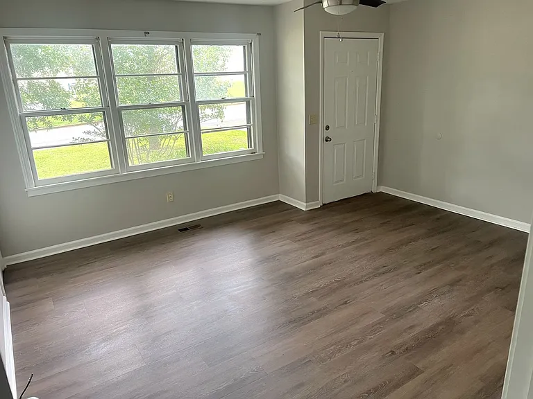 620 Austin Dr NW — Photo 2