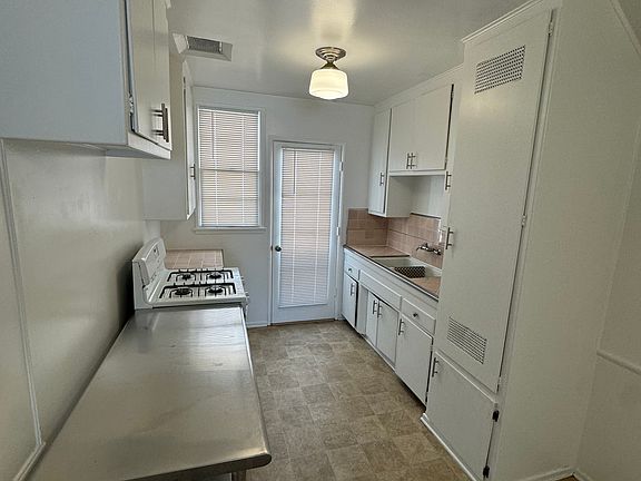 4th image of 1228 N Berendo St