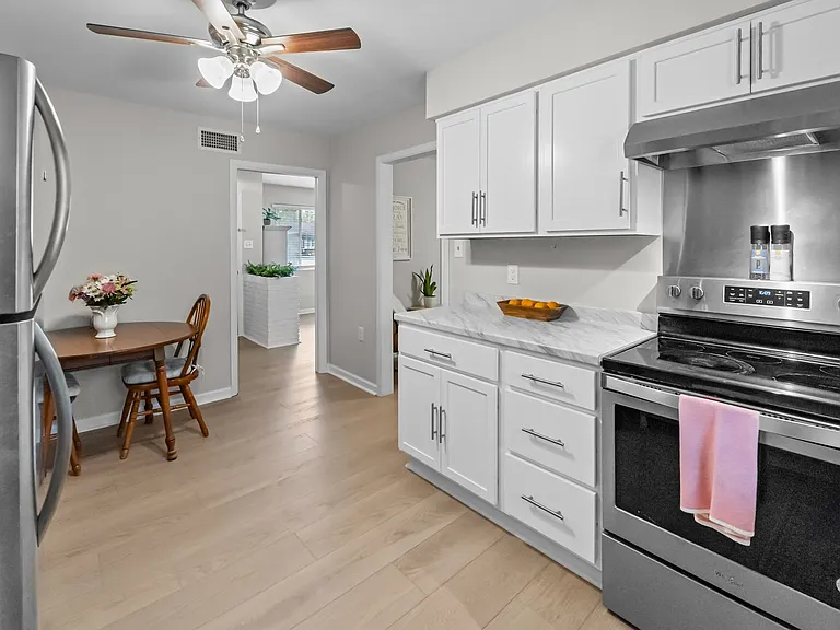 6 Monica Blvd — Photo 11