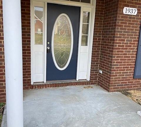 2nd image of 1937 Parkview Dr S