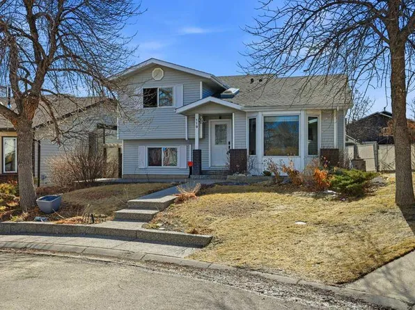 119 N Macewan Meadow Way NW, Calgary, AB T3K 3H9