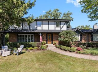 402 Minnaqua Dr, Prospect Heights, IL 60070