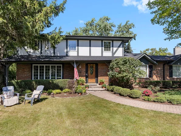 402 Minnaqua Dr, Prospect Heights, IL 60070