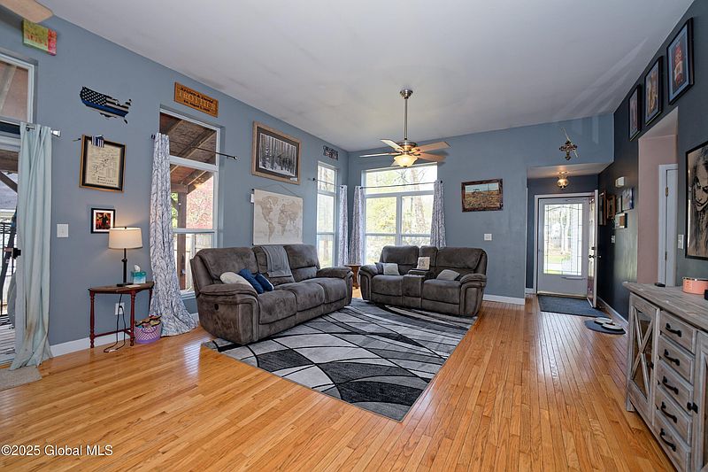 3rd image of 296 Meadowlark Drive