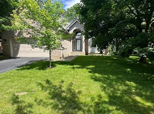 16070 Aspen Hollow Dr, Fenton, MI 48430