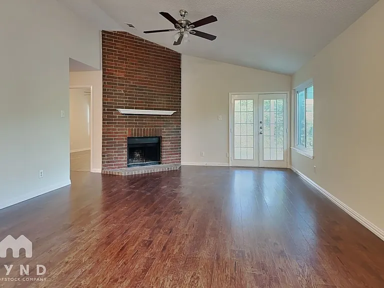 8704 Tigris Trl — Photo 6