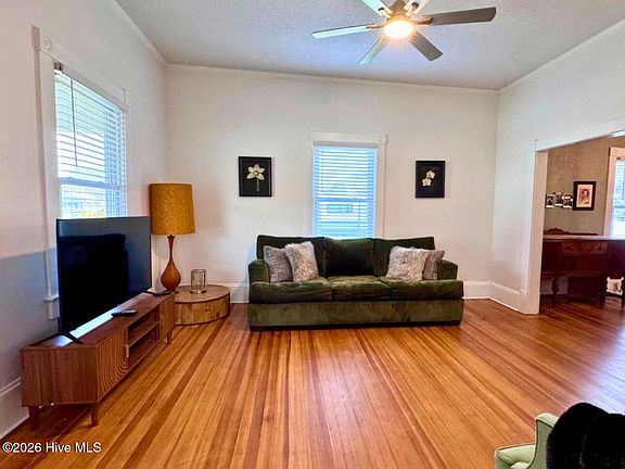 5th image of 3405 Oaks Road