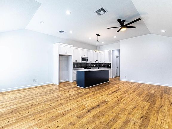 5th image of 4428 Rosemont St #B
